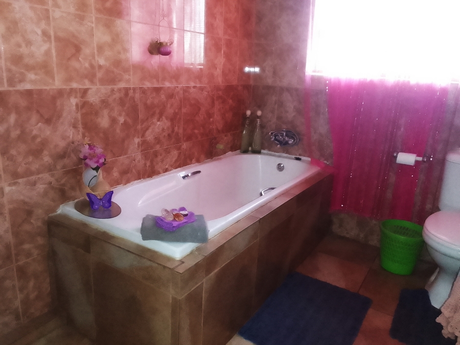 3 Bedroom Property for Sale in Azalea Park North West